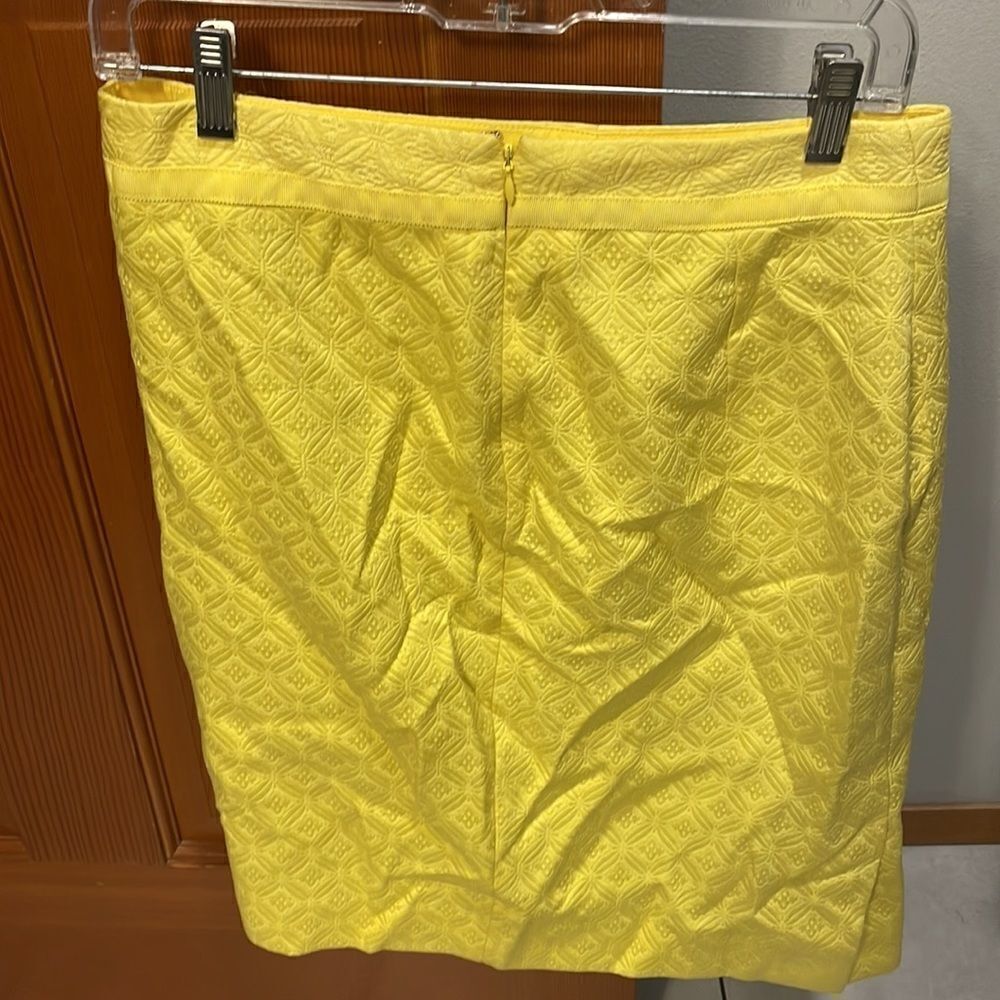 woman’s yellow pencil skirt - Picture 5 of 9